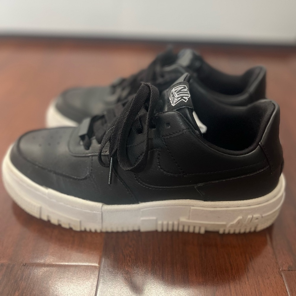 Nike Air Force 1 Pixel